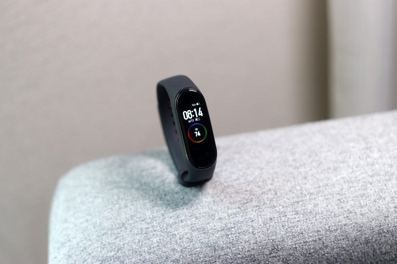 小米手环4发布内置小爱同学升级彩屏功能太全面