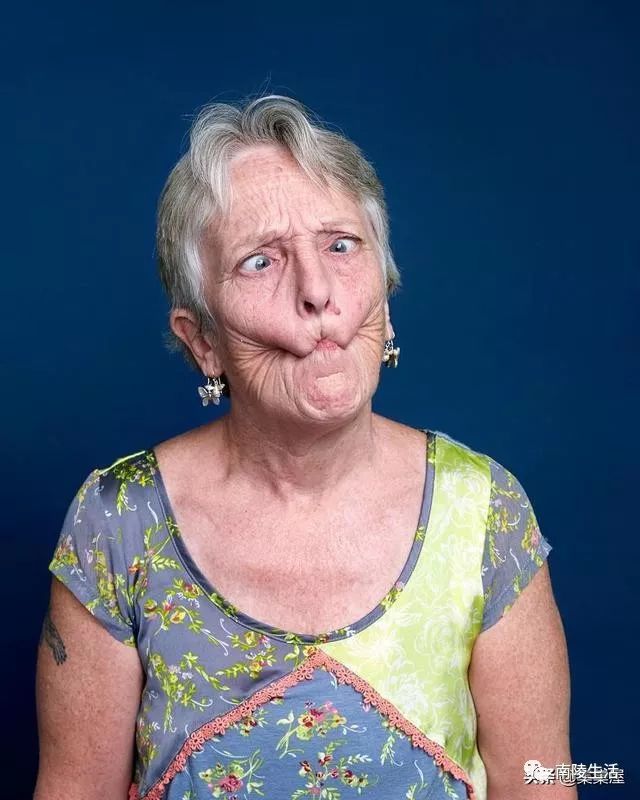 很显然的是,没有牙齿的人拥有很好的表现能力和赢得比赛的机会.