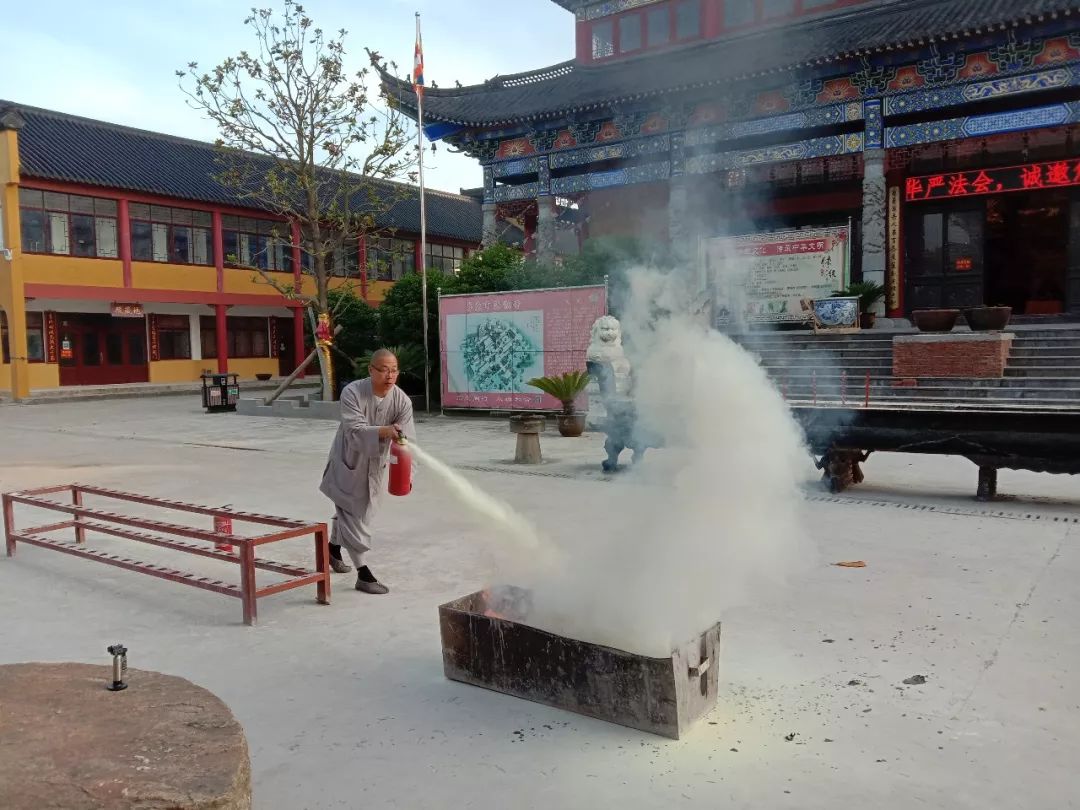 海潮寺组织僧众学习消防安全知识