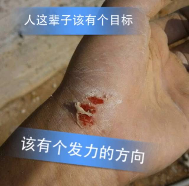 90后搬砖小哥工地玩健身收获百万粉丝爆红网络大写的帅气牛逼