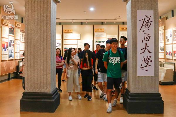 參觀廣西大學校史館香港青年參與支教活動體驗壯族文化表演節目,共賀