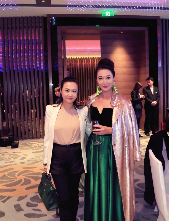 武松的扮演者朱延平图:郭金与演员张明建图:郭金与老艺术家华子老师图