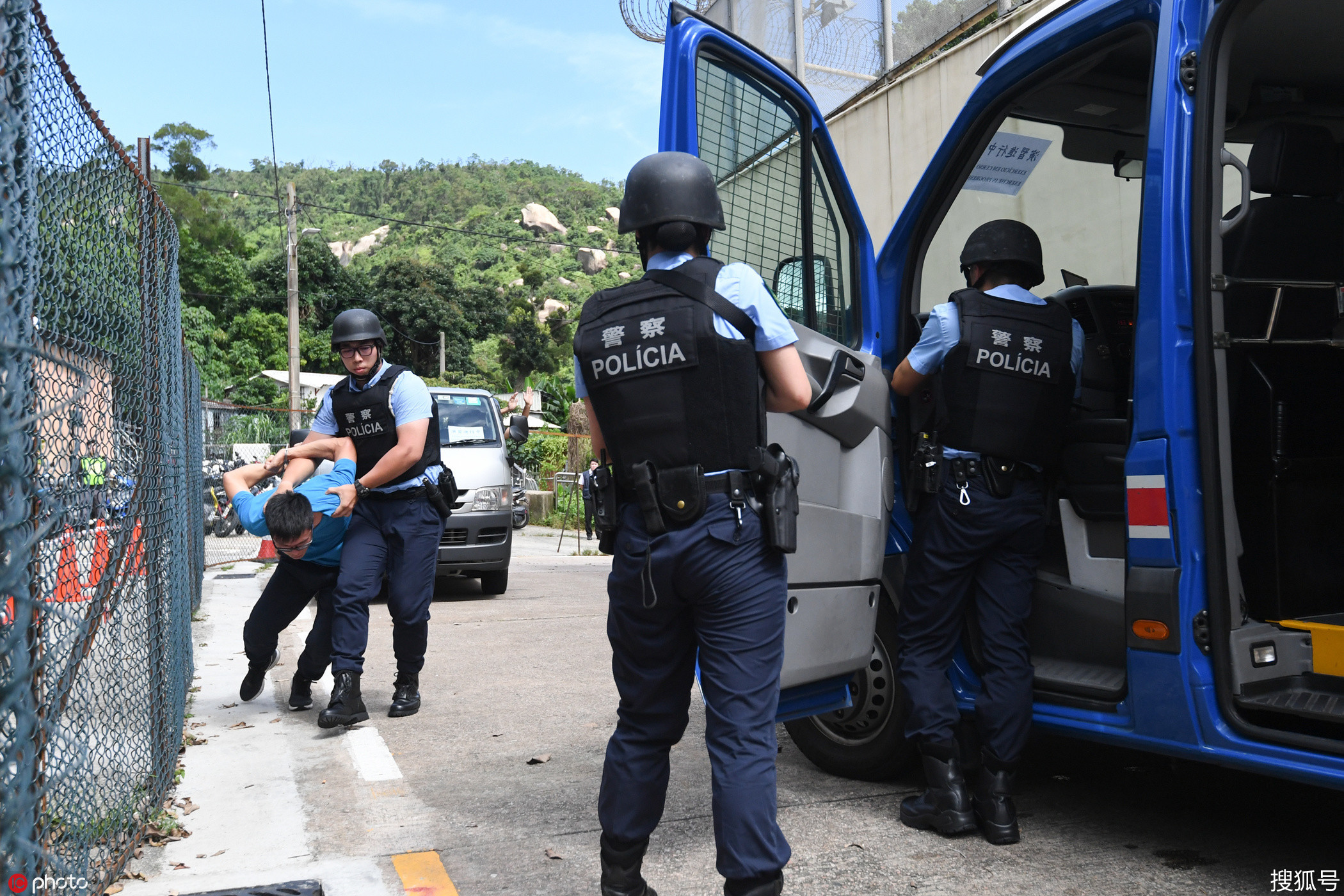 澳门警察总局举行应对监狱暴动大型演练 场面逼真