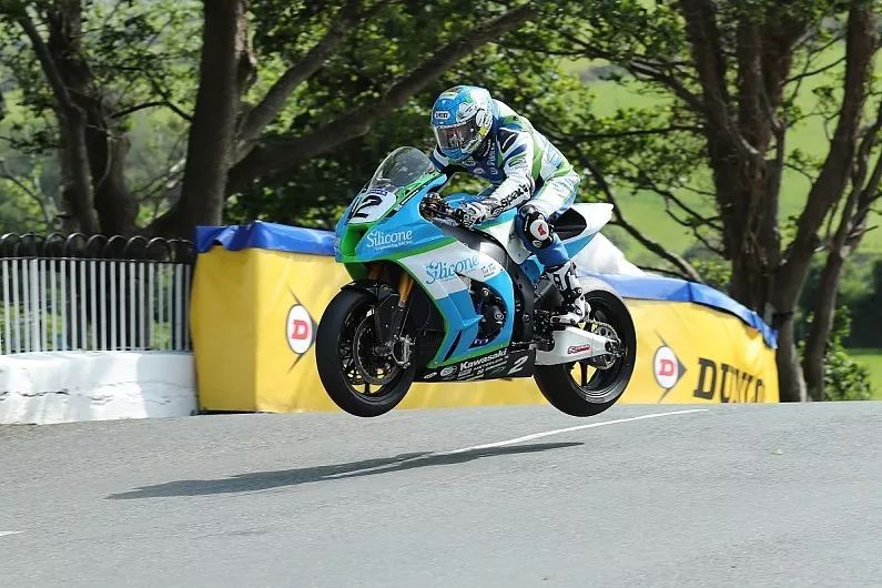 惨绝人寰法拉利头车冲线都拿不到冠军曼岛tt上演终极对决dtm激战米