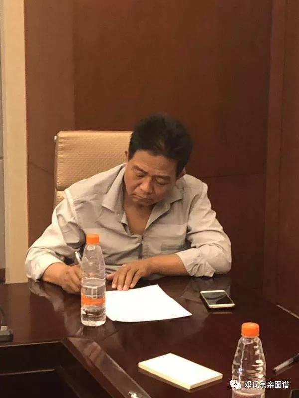 邓博副会长.邓红斌副会长.邓志飞副会长(右1)与邓新虎理事.