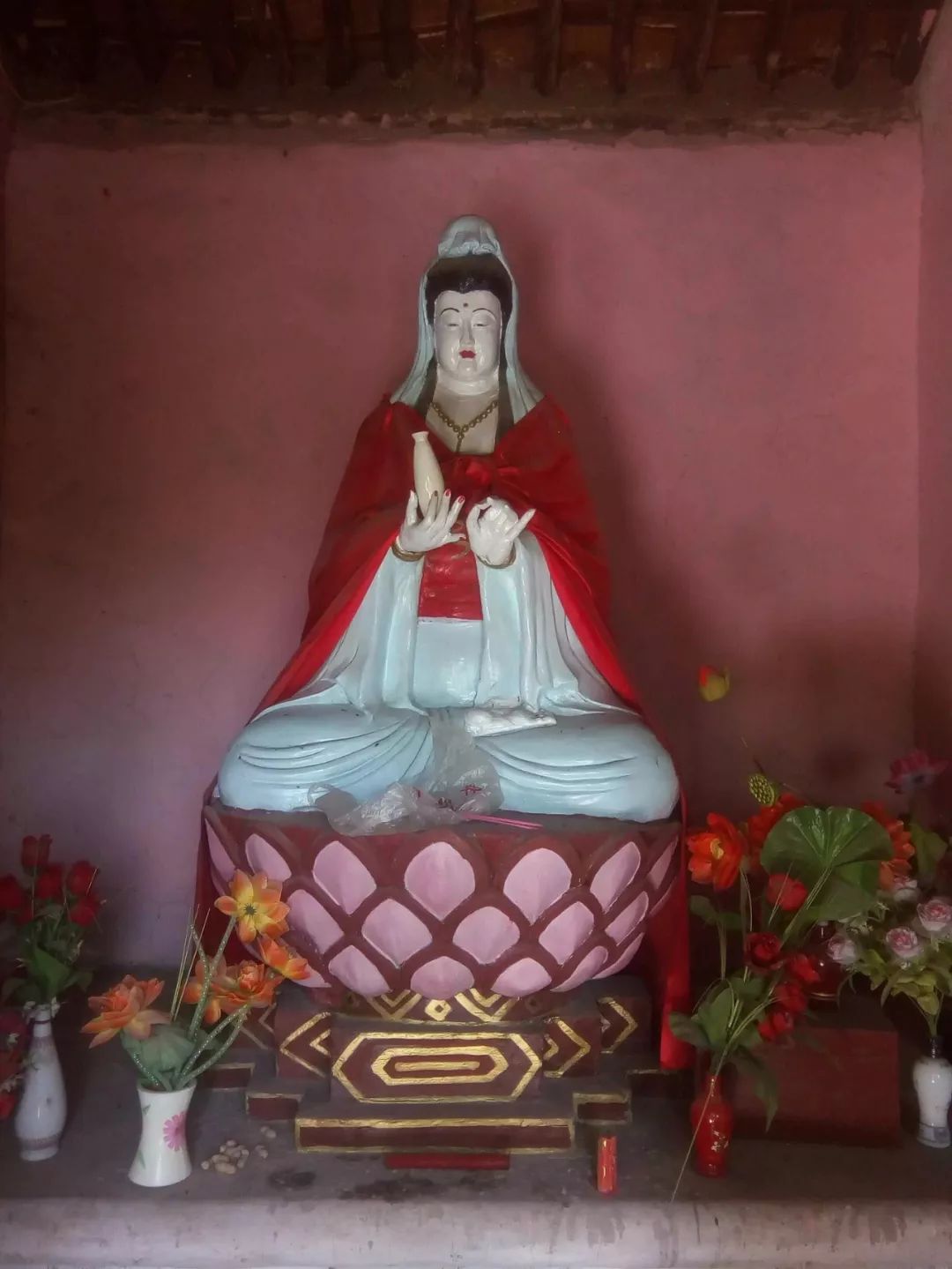 送子娘娘▲ 关帝▲ 财神▲ 火神▲ 通向火神庙的台阶▲ 火神庙碑记