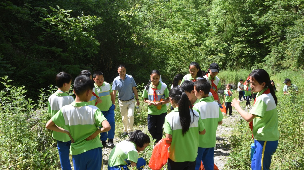 岚皋县组织开展湿地自然课堂生态文明教育活动