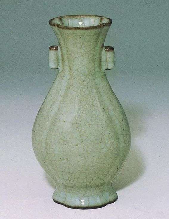 便以宋代官窑为主题像公众展示了台北故宫博物院所藏的宋代官窑瓷器