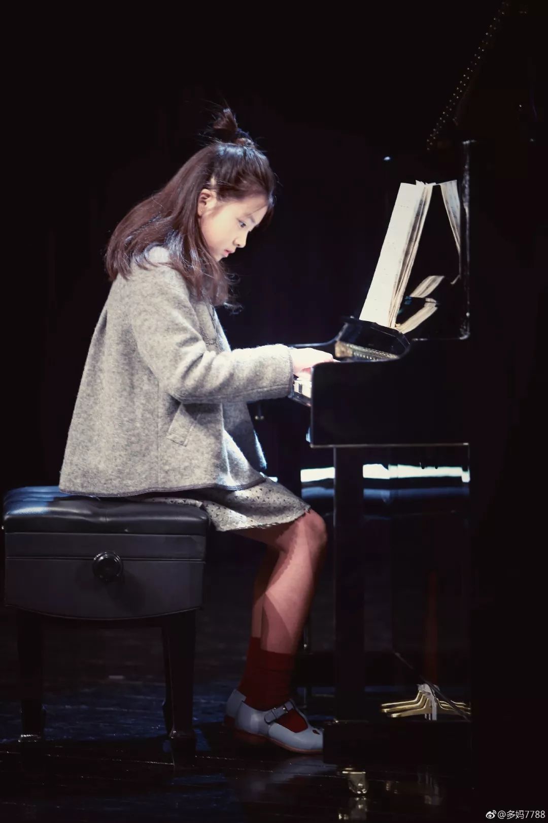 黄磊女儿多多钢琴比赛获得五个一等奖,"别人家的孩子"是怎样养成的?