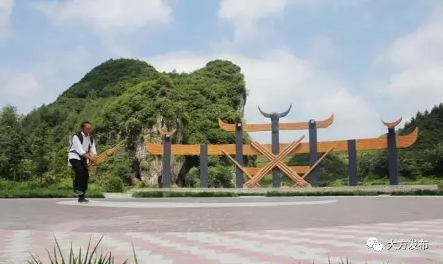 【秋后喜算丰收账】兴隆乡菱角村:一个苗族村寨的蜕变