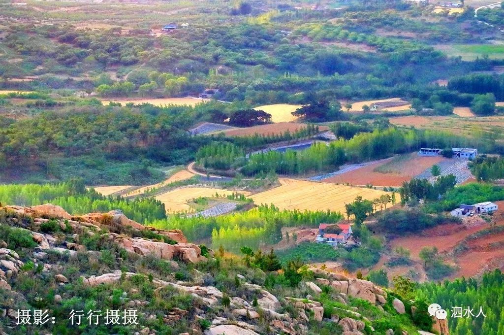 人像抓拍山东泗水望母山上赏落日