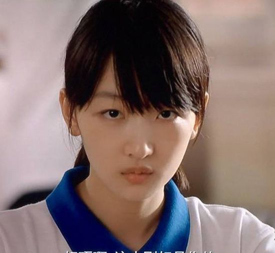 校服美女素颜出镜,赵丽颖,刘亦菲,迪丽热巴也甘拜下风!