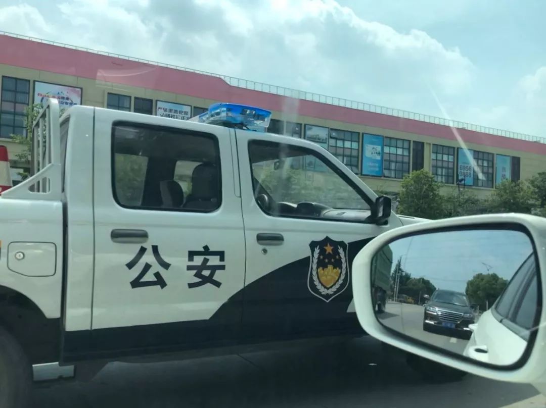 相城街頭的這一刻,很暖!_警車