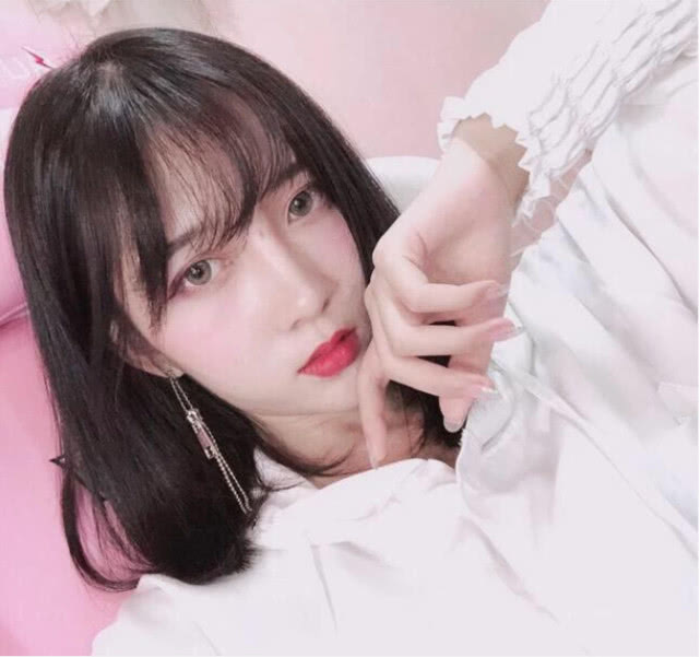 主播:旭宝曾经的三位红颜知己,一人如今是一姐,还有一人已出国_宝哥