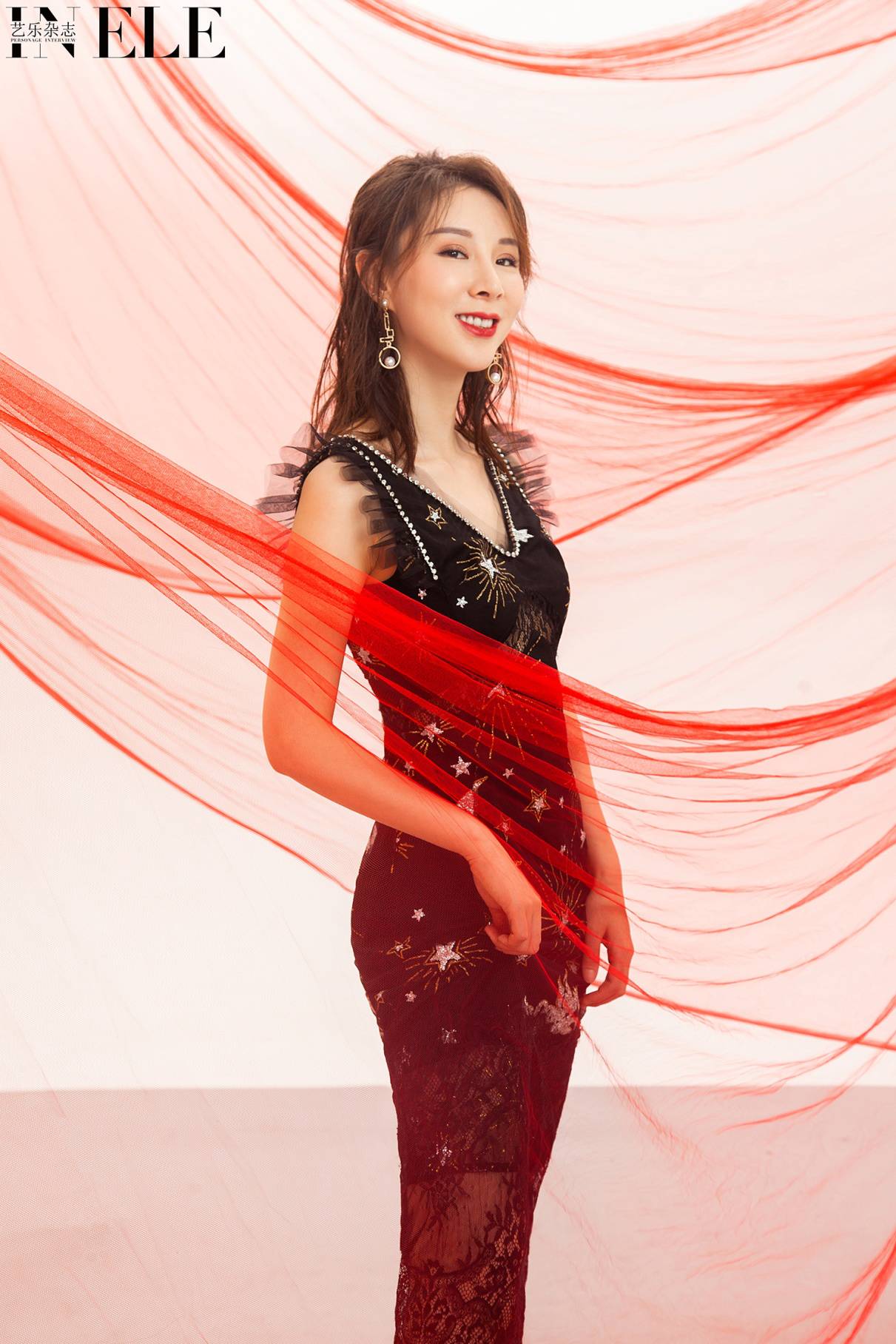 高雪杂志大片新鲜出炉百变造型吸睛无数