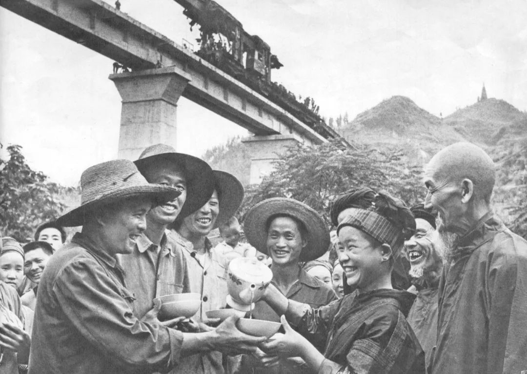 几组照片的对比一起见证69年铁路建设的昨天和今天