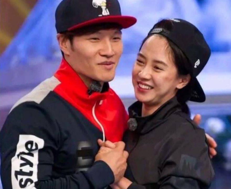 原创金钟国和宋智孝的小动作被发现懵钟粉丝开心了还敢说是兄妹