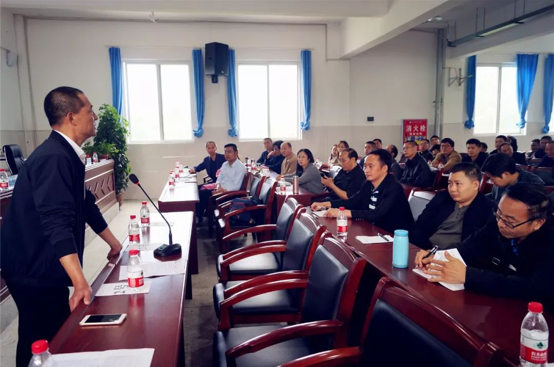 县教育局副局长李方友对课堂教学改革提出了四点希望:一是深化认识