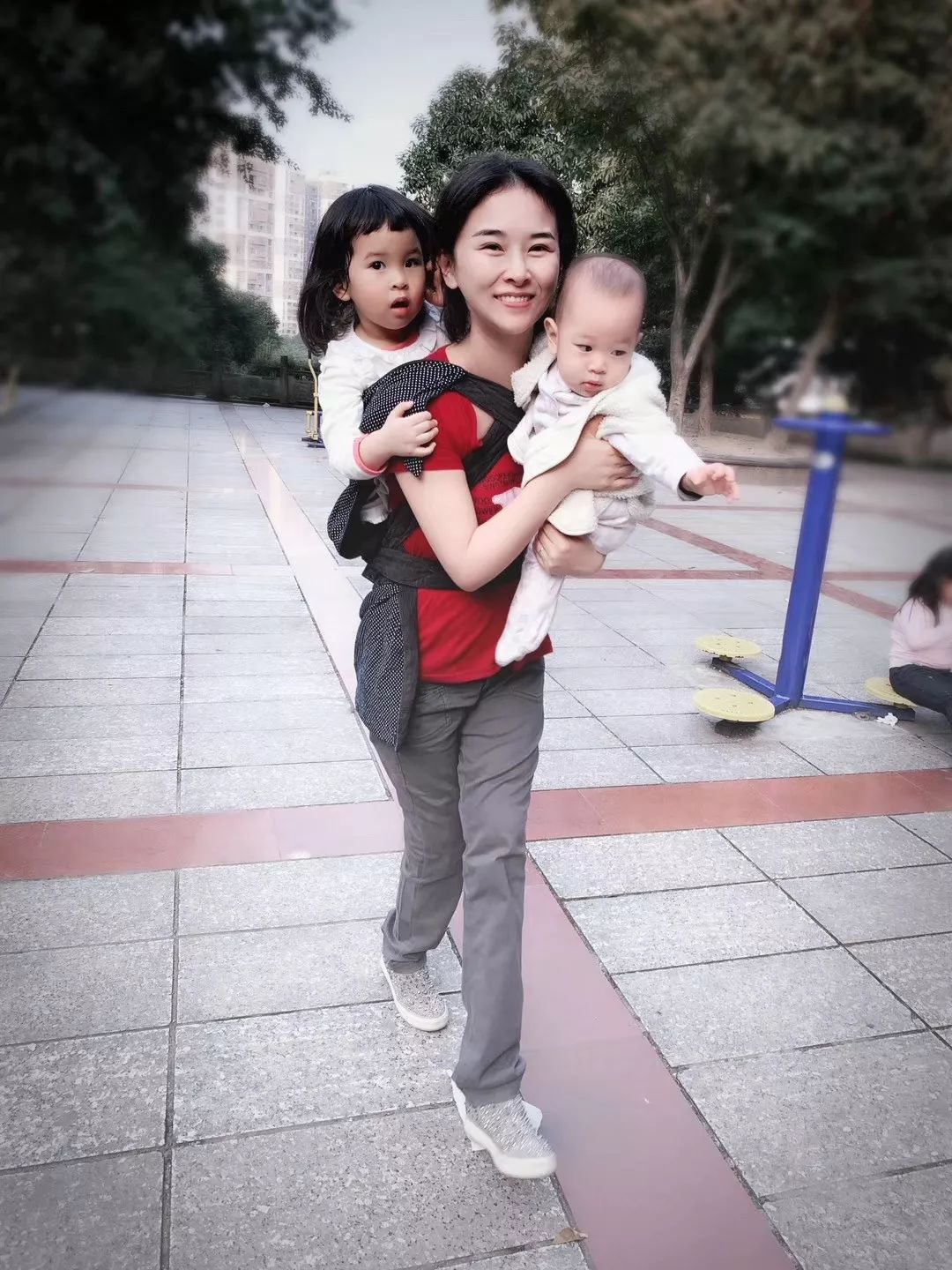 她酷似张柏芝,失去双腿11年逆风翻盘,活出霸气人生……_廖智