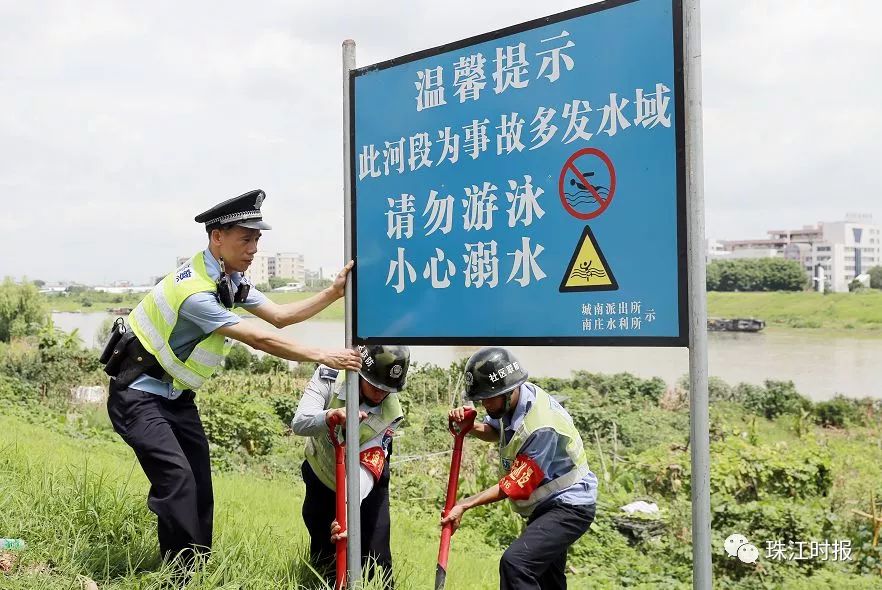 警示牌(禪城公安提供的歷史圖片)佛山科學技術學院的游泳教練張海冰有