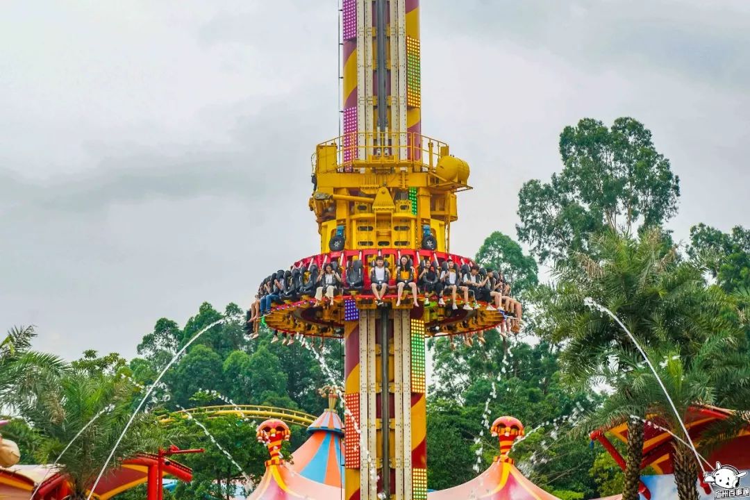 还有超级大摆锤,u型滑板,十环过山车,飞天魔轮.尖叫项目全部玩一遍!