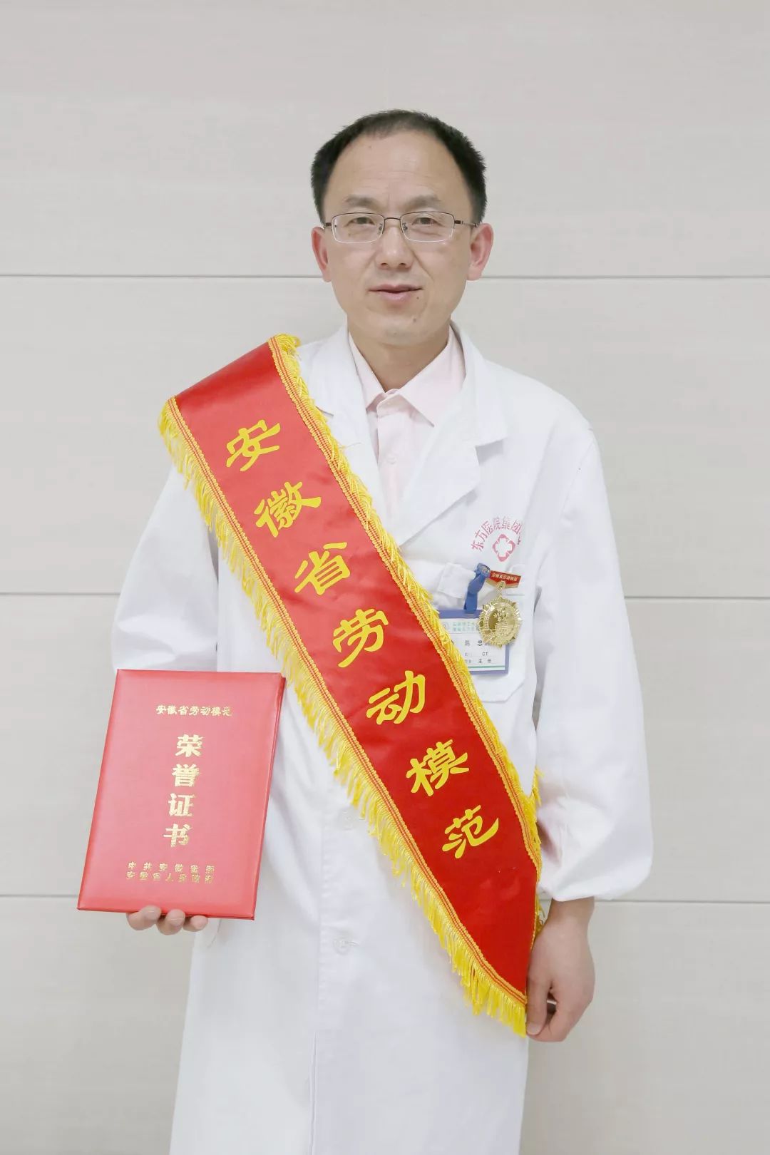 影像的钥匙解开疾病痛苦的枷锁专访东方医院集团总院影像中心主任陈忠