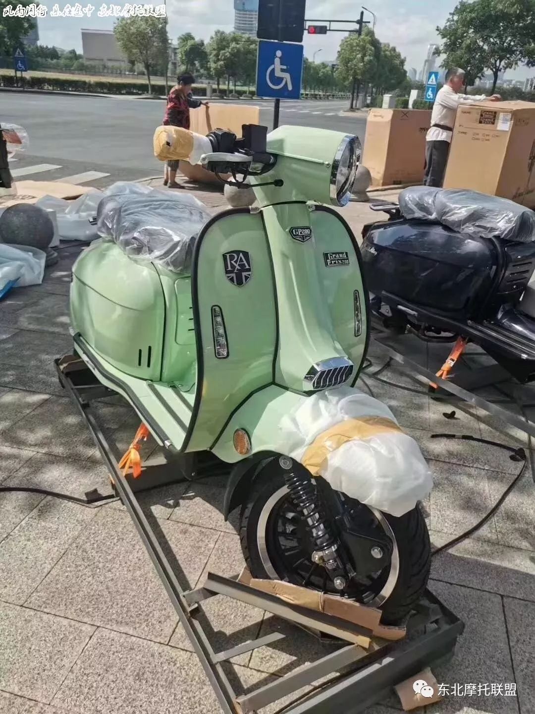 复古绅士royalalloygp200踏板