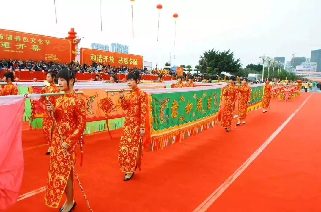 福揭东锣鼓标旗队是地方经济,文化的总亮相,也是传统文化和现代信息的