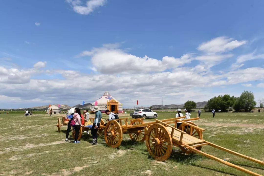 【图说】游客在这里体验游牧文化享受自然风光