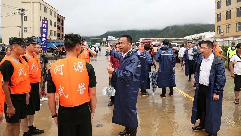 连平县上坪镇新陂村上午11点20分▼道路中断上坪镇下坪桥被大水冲垮▼