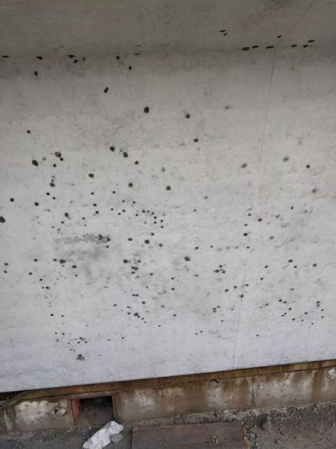 【小明说事】混凝土中的这些气泡怎么来的?