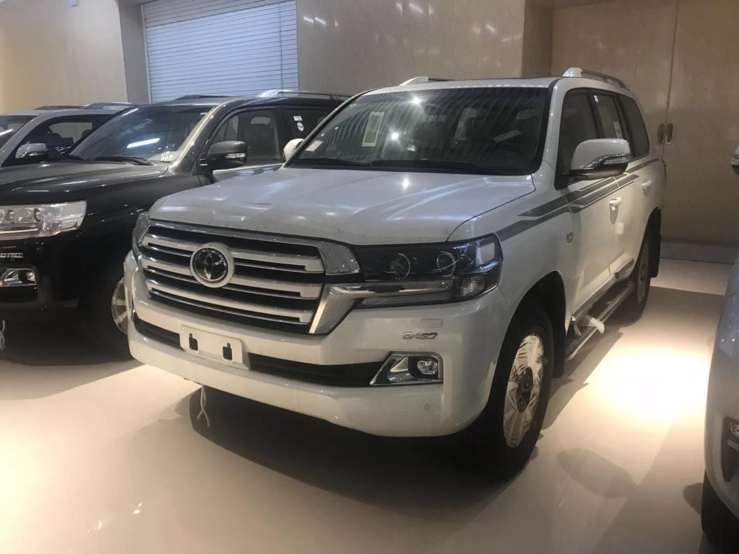 19款中东版丰田兰德酷路泽4000实拍图片感受