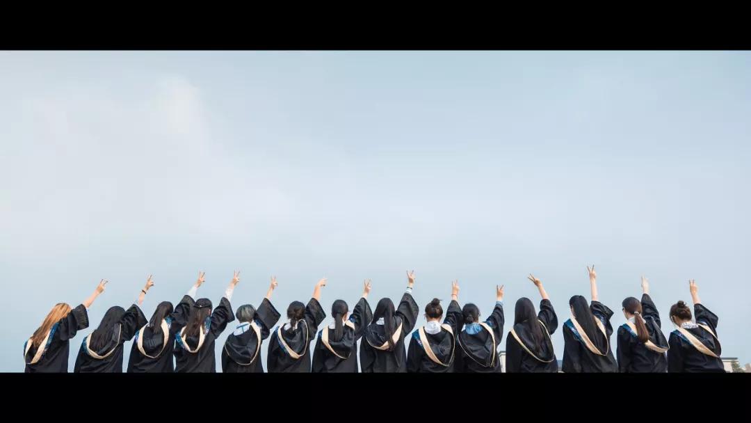 毕业合照怎么拍才好看创意毕业照攻略集体照中自己上镜技巧