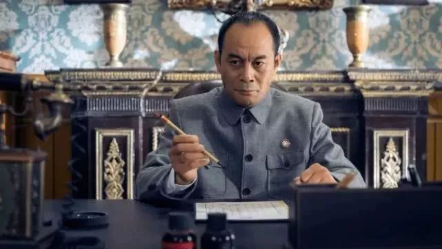 同时,这部剧还采用了单元剧的叙述手法,把"滨江血案"以及"上海谍影""