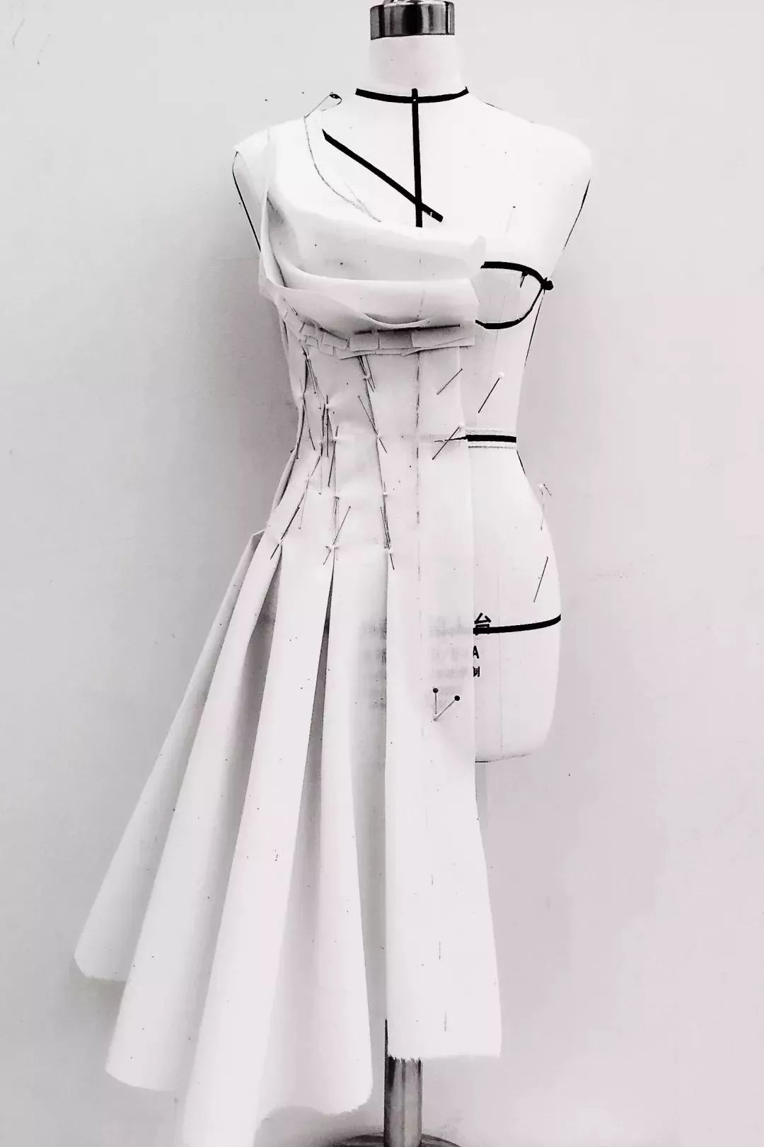 《服装设计大师班》参赛设计指导&国际教学思维左衽中圀是国内目前