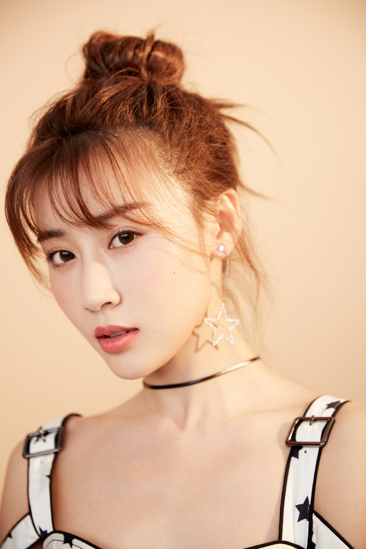 曝张雅卓最新写真 嫣然浅笑治愈系满分