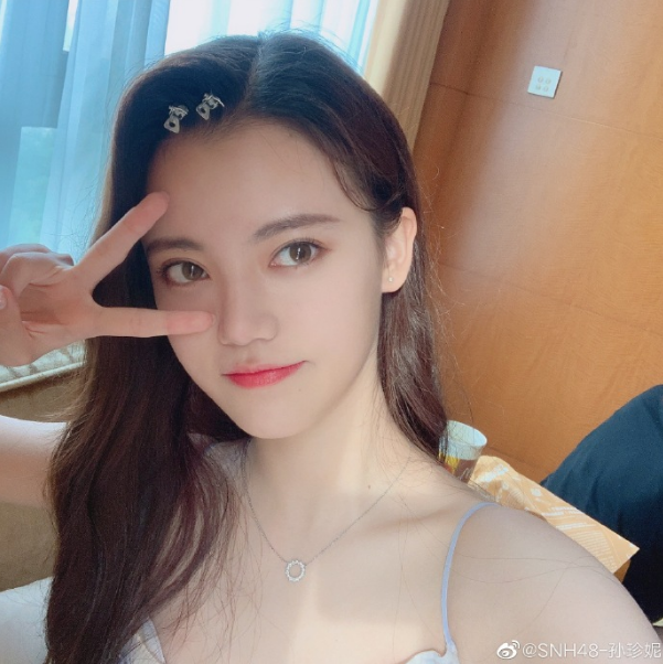 snh48孙珍妮晒出自拍美照00后女神超有活力
