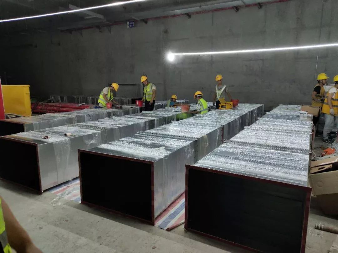 设备区风管拼接安装关键设备用房的移交,是项目开工以来完成的又一个