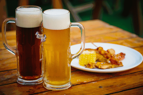 约几个朋友吹着晚风,吃烧烤喝啤酒,聊工作谈人生,想想都觉得惬意~耳边