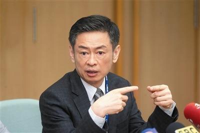 他是最神秘的光学巨头十几年来无人能抵近他的工厂
