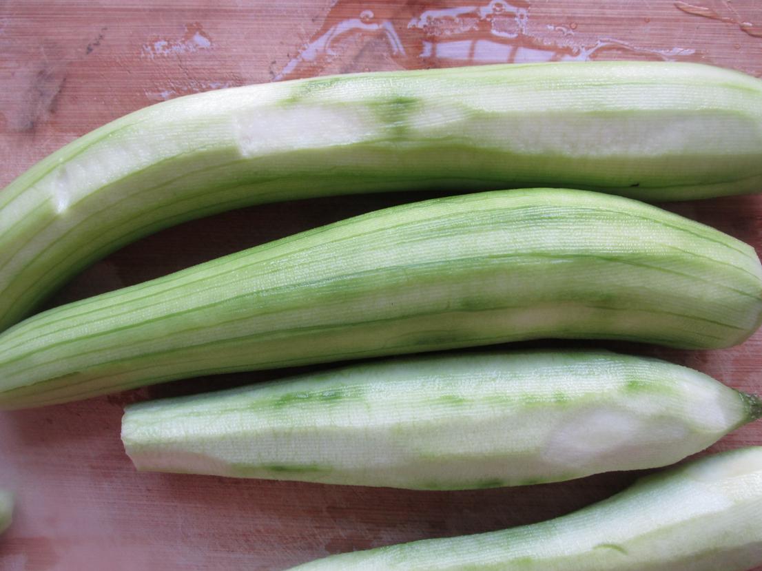 丝瓜别再炒鸡蛋了!试试这样做,清爽好吃又鲜美,清热解毒又健脑