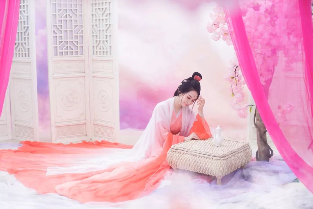 上百套古装任你选,一顿饭钱带你穿越到古代!_风格