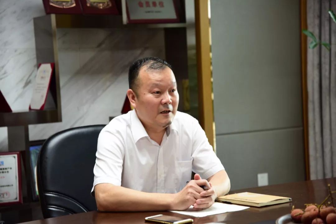 会上,蔡立强同志代表上一届工会委员会做工作总结报