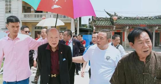 張朝江前往潮南區臚崗鎮港頭張族二世祖祠