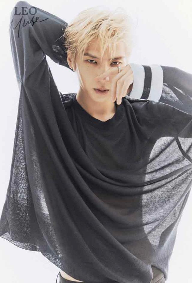 韩国男团vixx成员leo复出临近sns发近照