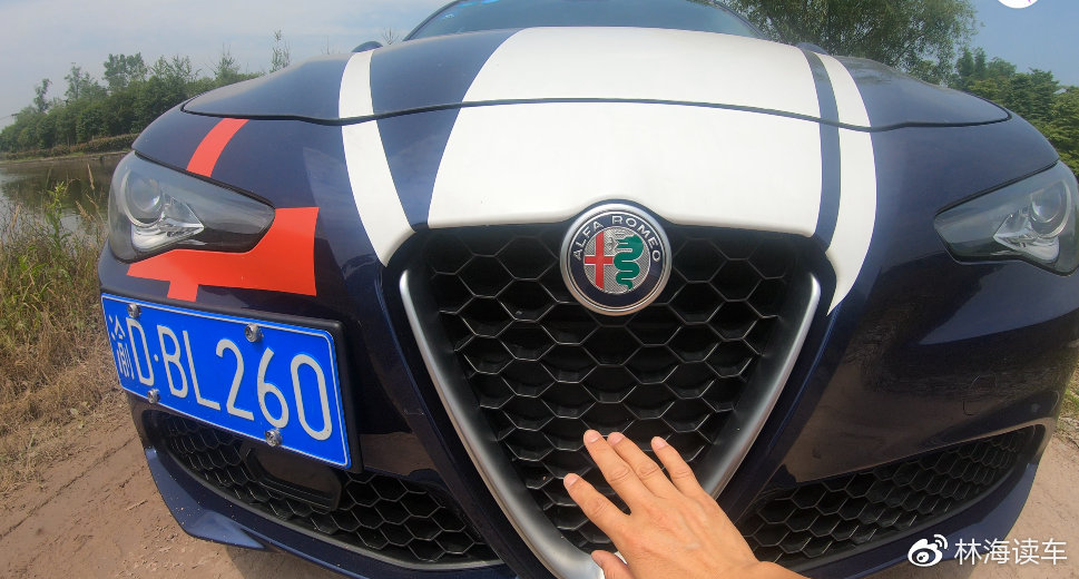 一个人,一台意大利轿跑,狂飙重庆秋名山