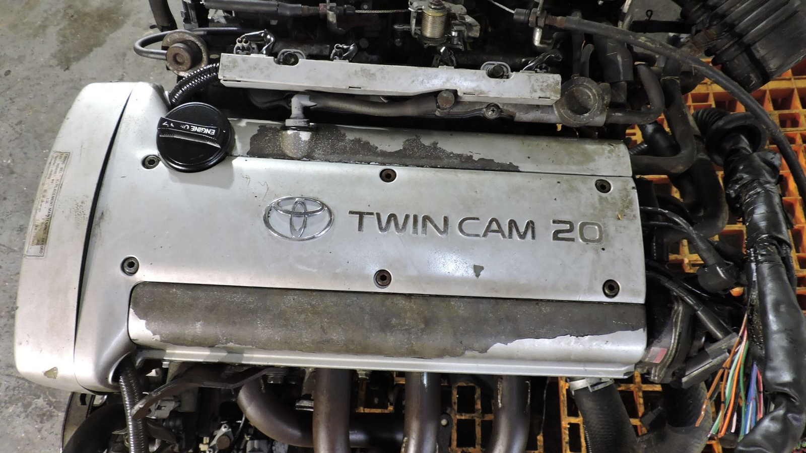 该引擎为20气门,同时还配备了vvt可变气门正时系统.