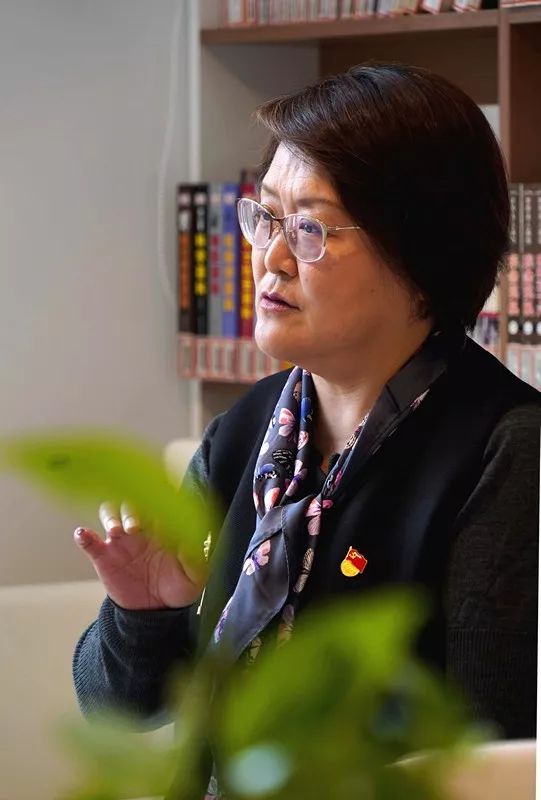 什么才是伴随孩子一生的礼物宝山路小学校长李英姿父母的不断学习和