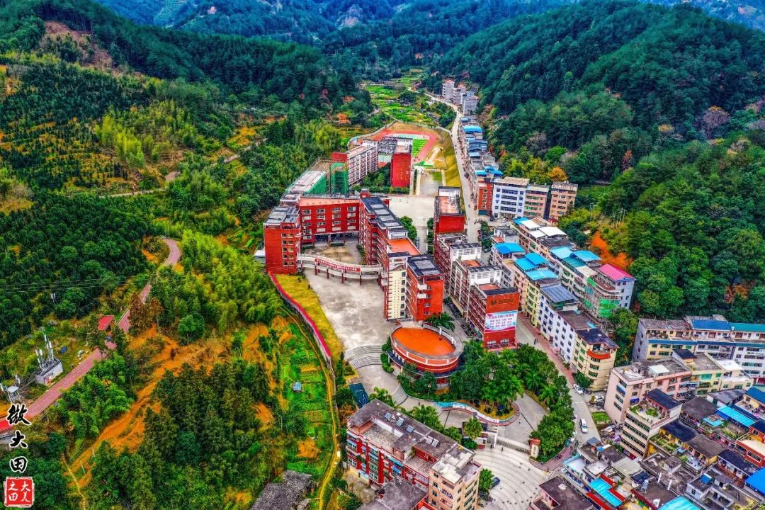 大田县鸿图中学隆重举行高中毕业典礼!