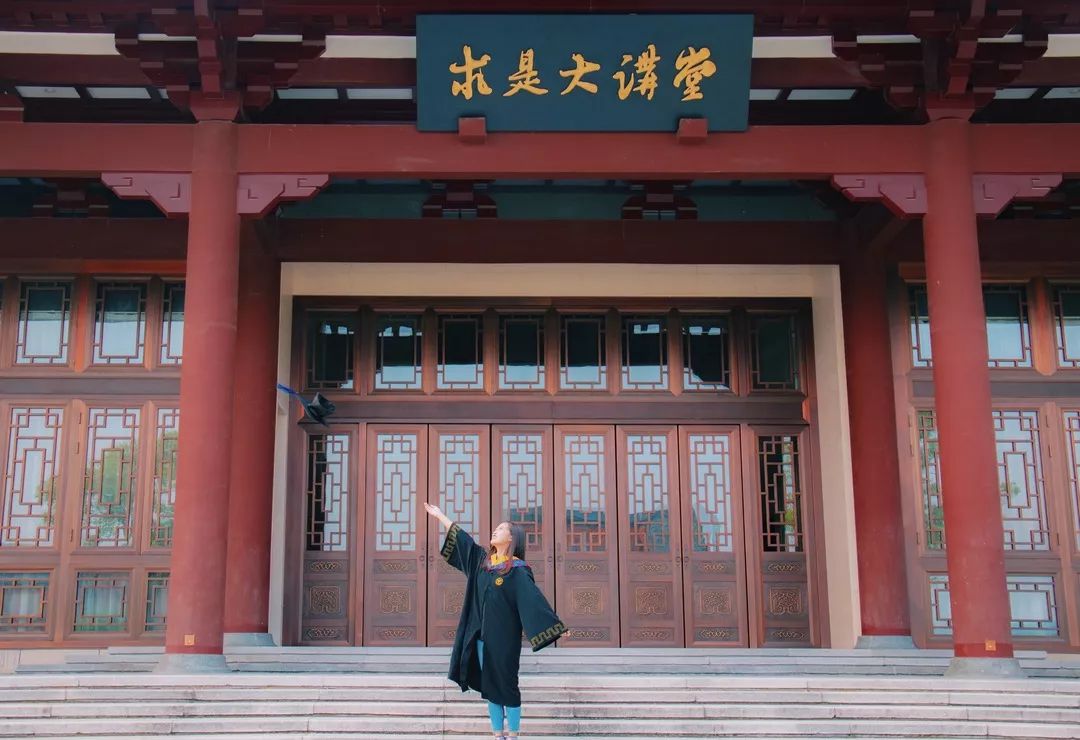 浙大当之无愧的网红打卡地点自然是不能错过啦～求是大讲堂场景三后期